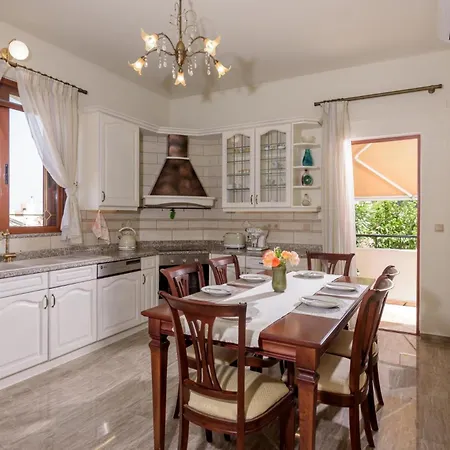 Araucaria - Private Pool, Jacuzzi, Sea View Villa *