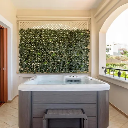 Araucaria - Private Pool, Jacuzzi, Sea View Villa