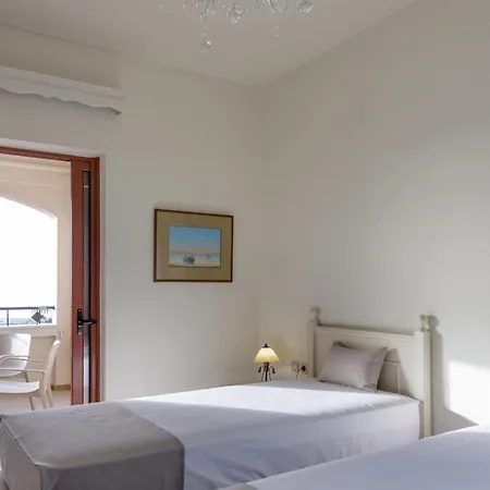 Araucaria Private Pool Jacuzzi Seaview 罗希姆诺