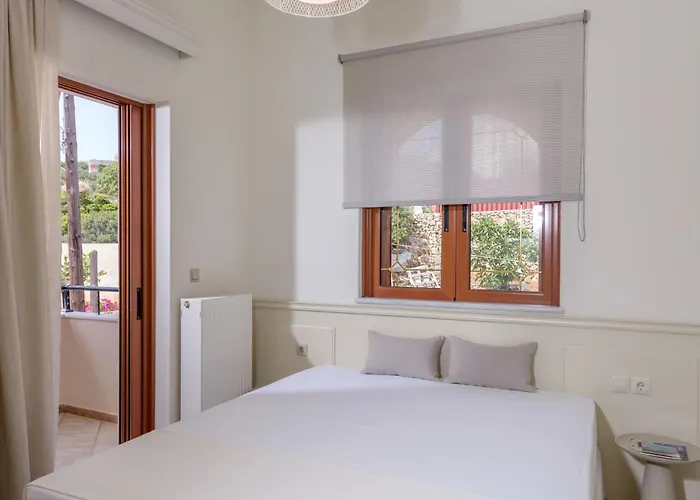 Araucaria Private Pool Jacuzzi Seaview Ретимно